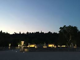 Apportez les larmes d'élune auprès du cœur de la lumière dans votre domaine. Jeux D Ombre Et De Lumiere Aux Jardins De La Fontaine