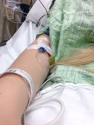 So Earlier When I Posted My Hospital Selfie I Did Not Explain What Happened So Here You Go I Passed Out In The School Hallwa Selfie School Hallways Ambulance