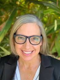 Opera&onalizing the Servingness Framework: Metrics for Ins&tu&onal  Transforma&on at HSIs