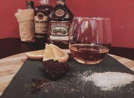 È il pan briosche più famoso del web che spopola da mesi, visto e rivisto nei blog, nei forum e sui social network. Rum Serviti Con Cioccolata Zucchero Di Canna E Arancia Picture Of Arteria Alessandria Tripadvisor