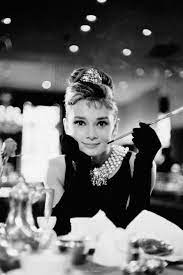 We offer a huge selection of posters & prints online, with big discounts, fast shipping. Audrey Hepburn Breakfast Poster Plakat 3 1 Gratis Bei Europosters