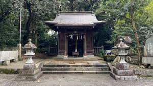 北九州市小倉南区母原 東谷護国神社 - 松村かえるの「かえるのねどこ」