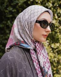 VZ PEONY SCARF⚡️ Price: Rp 429.000 Color : Black, Pental Pink, Wonter Sky dan  Olive Material : Premium Voal Size : 120x120 cm #NEWVZSCARF