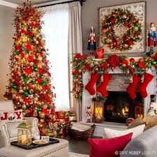 Deck The Halls With Beautiful Traditional Christmas Decor Traditional Christmas Decorations Green Christmas Decorations Christmas Mantel Decorations