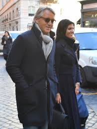 Beni dünya kupası'na ve avrupa şampiyonasına götüren prandelli ve conte'ye her zaman minnettarım ama mancini ile daha fazla fırsat yakaladım çünkü futbolu benim özelliklerim için. Roberto Mancini A Roma Con La Nuova Fiamma E Il Figlio