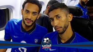 خطوة تفصل سلمان الفرج على التجديد للهلال. Ø§Ù„Ù…Ù„Ø¹Ø¨ Ø³Ù„Ù…Ø§Ù† Ø§Ù„ÙØ±Ø¬ ÙˆØ¹Ø¨Ø¯Ø§Ù„Ù„Ù‡ Ø¹Ø·ÙŠÙ ÙŠÙ†Ù‡ÙŠØ§Ù† Ø¨Ø±Ù†Ø§Ù…Ø¬Ù‡Ù…Ø§ Ø§Ù„ØªØ£Ù‡ÙŠÙ„ÙŠ