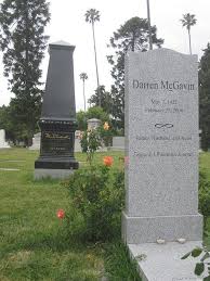 Mr Blackwell Scrutinizes Darren Mcgavin For Eternity Famous Tombstones Grave Headstones Famous Graves