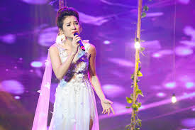 Xuất hiện với ngoại hình điển trai nhưng chi dân lại bị dàn khách mời ngó lơ vì đã quá quen thuộc với chương trình. PhÆ°Æ¡ng Trinh Jolie Ä'Äƒng Quang Hay Nghe Toi Hat 2017 Bao NgÆ°á»i Lao Ä'á»™ng