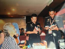 Beliau berkata, lelaki terbabit memberi kerjasama sepenuhnya dan. Semak Waran Tangkap Polis Senarai Pangkat Polis Pdrm Polis Diraja Malaysia