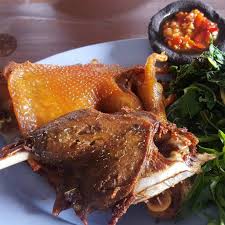 Kalau lewat didepan warung yang menyediakan bebek goreng aja, perut pasti keroncongan, bahkan bisa dangdutan apalagi ditambah sambal bawang atau bahan 1/ingredients 1: Bebek Goreng Enak Di Solo Tekstur Empuk Dengan Cita Rasa Bikin Melongo