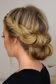 Wir zeigen dir die perfekten frisuren für die hochzeitssaison 2019! Die 50 Schonsten Hochzeitsfrisuren Fur Braute Brautjungfern
