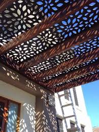 13 Tendencias Elegantes Para Decorar Tu Techo Disenos De Pergola Patio De Cemento Y Techo De Patio