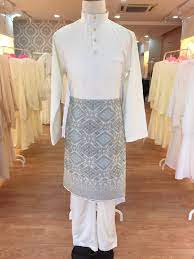 Naqiya membenci bara karena lelaki itu menghancurkan hidupnya. Baju Nikah Lelaki Galeri Kurung