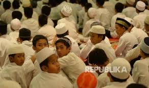 Berisi penekanan pada keuntungan dan ucapan selamat melakukan sesuatu. Rasulullah Saw Berdialog Dengan Anak Yatim Di Hari Raya Republika Online