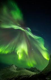 Y esto fue solo la historia que se repitió. Tormenta Geomagnetica Menor Produjo Majestuosas Auroras Como La Observada En Tromso Noruega Fot Aurora Borealis Northern Lights Northern Lights Aurora Boreal