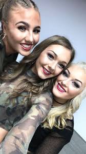 Daisy Benson (@DaisyBensonxx)