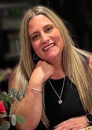 Linda Storti's Instagram, Twitter & Facebook