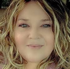 Sandra Geist's Instagram, Twitter & Facebook