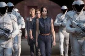 Katniss everdeen and peeta mellark become targets of the capitol after their victory in the 74th hunger games sparks a rebellion in the districts of panem. Sinopsis The Hunger Games Mockingjay Jennifer Lawrence Beraksi Matamata Com