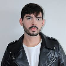 Luke Giles's Instagram, Twitter & Facebook