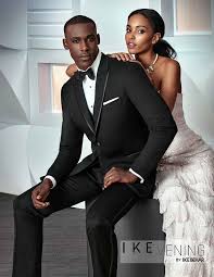 La location de costume est possible uniquement dans notre boutique située en presqu'île de lyon officiel boutiques propose depuis plus de 30 ans des costumes de cérémonie, de mariage, de. Location De Tuxedo Et Complets Sur Mesure Pour Homme Manzotti