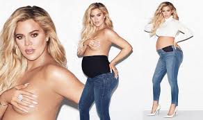 One clip shared by khloé kardashian on wednesday featured true responding to photographers saying her name by turning and pulling. Khloe Kardashian Schwanger Topless Und Sexy In Korper Geburt Ist Nahern