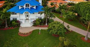 The white house 1600 pennsylvania ave nw washington, dc 20500 wh.gov. I Ve Always Wanted A Big White House With A Blue Roof House Blue Roof Mediterranean Homes