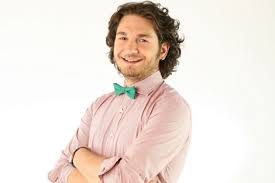 Pe 2 septembrie, chef florin dumitrescu lansează a doua sa carte de bucate, românește. Pro Tv Chef Florin Dumitrescu Strange Retete Pentru O Carte De Bucate Si Iti Dezvaluie Cum Se Prepara O Supa Delicioasa De Sezon