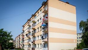 Łódzkim, na wysoczyźnie bełchatowskiej, nad rakówką, na południe od łodzi. Belchatow Miasto Wymienia Okna W Blokach Komunalnych Do Kiedy Potrwaja Prace Belchatow Nasze Miasto