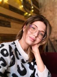 Хотите узнать, как заговорить на английском с легкостью в каждом слове? 😁  Многие из нас мечтают о хорошей работе, беспробленмном общении с носителями  и комфортной жизни в США🇺🇸 Меня зовут Анастасия, и