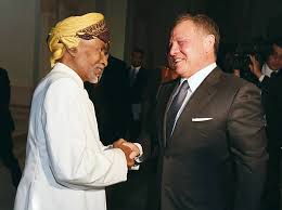 عبد الله الثاني بن الحسين الهاشمي (مواليد 1962 م)، هو ملك المملكة الأردنية الهاشمية منذ عام 1999 م. Ø¨Ø§Ù„ØµÙˆØ± Ø§Ù„Ø³Ù„Ø·Ø§Ù† Ù‚Ø§Ø¨ÙˆØ³ Ø¨Ù† Ø³Ø¹ÙŠØ¯ ÙˆØ§Ù„Ù…Ù„Ùƒ Ø¹Ø¨Ø¯Ø§Ù„Ù„Ù‡ Ø§Ù„Ø«Ø§Ù†ÙŠ Ø§Ø¨Ù† Ø§Ù„Ø­Ø³ÙŠÙ† ÙŠØ¹Ù‚Ø¯Ø§Ù† Ù„Ù‚Ø§Ø¡Ø§ Ø£Ø®ÙˆÙŠ Ø§ Ù„Ø§Ø³ØªØ¹Ø±Ø§Ø¶ Ù…Ø³ÙŠØ±Ø© Ø§Ù„Ø¹Ù„Ø§Ù‚Ø§Øª Ø§Ù„Ø£Ø®ÙˆÙŠØ© Ø§Ù„ØªÙŠ ØªØ±Ø¨Ø· Ø§Ù„Ø³Ù„Ø·Ù†Ø© ÙˆØ§Ù„Ù…Ù…Ù„ÙƒØ© Ø§Ù„Ø§Ø±Ø¯Ù†ÙŠØ© Ø¬Ø±ÙŠØ¯Ø© Ø§Ù„ÙØ±Ø§Ø¹Ù†Ø©