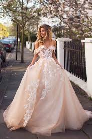 Adesso puoi dedicarti a cercare il vestito da sposa dei tuoi sogni. Abito Da Sposa Principesco Collezione 2019 Abiti Da Sposa Abiti Da Sposa Rosa Abiti Da Sposa Colorati