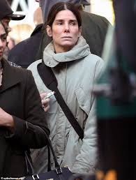 With a string of box office successes and an academy award, she has a legion of fans who have loved her in films such as the proposal, gravity, the heat, and speed, to name but a few. Aktuelle Boulevard Nachrichten Und Fotogalerien Zu Stars Sternchen Page 57288