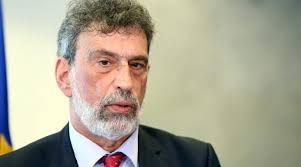 OTKRIVEN PREDMET KOJI ĆE ZAMIJENITI VJERONAUK: Fuchs u natječaju objasnio  što će djeca učiti