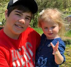 Gil Bates's Instagram, Twitter & Facebook