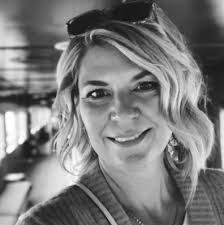 Kelly Daub's Instagram, Twitter & Facebook