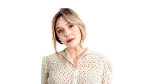 The wandavision actress casually revealed that she and her longtime partner, robbie arnett, are married. Elizabeth Olsen On Grief The Scarlet Witch And Her Next Life The New York Times