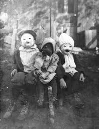 21 Vintage Halloween Costumes That Will Make Your Skin Crawl Vintage Halloween Costume Creepy Vintage Old Halloween Costumes
