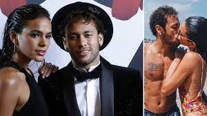 With tenor, maker of gif keyboard, add popular bruna marquezine animated gifs to your conversations. Why Is The Couple Between Neymar And Bruna Marquezine So Unstable Oh My Goal Youtube