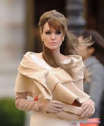 Crossfashion Group Obraz Andzheliny Dzholi V Filme Turist Naryad Pricheska Makiyazh Video Uroki