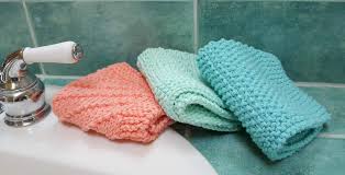 Sometimes called grandmother's favorite dishcloth knitting pattern, it's perfect for beginning knitters! Three Easy Knitted Dishcloths Free Patterns Knit With Henni