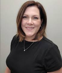 Meet Erin🌿 Last but not least, meet our amazing clinic owner Erin! 🤍 Erin  graduated from the 3000 hour massage therapy diploma program at West Coast  College of Massage Therapy in 2004.