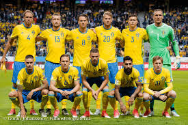Utformad för fotbollsspelare som ibland vill spela med en fotboll i hemlandets färger. Goran Johansson Gejo Foto Sverige Frankrike Vm Kval Fotboll