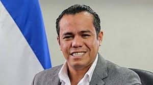 LoÚltimo "El gobierno no ha perdido ni un centavos partido por la mitad con  la caída del #Bitcoin por que no hemos vendido; y si así fuera ¿cuanto se  robo Funes?" F.