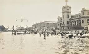 Topical press agency/hulton archive/getty images China The Hankow Flood Pictures 1931 Pub Zenith Studio Hankow 1931 Thirty Gelatin Silver