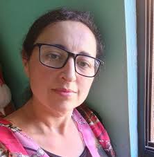 Hola, necesito alguna banqueteria, que realice desayunos y almuerzos  porfavor con servicio de garzón y mantelería cubierto porfavor . Con las 3  b.