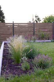 Das Perfekte Blumenbeet Mit Grasern Und Stauden In Lila Und Weiss In 2020 Stauden Blumenbeet Graser Pflanzen