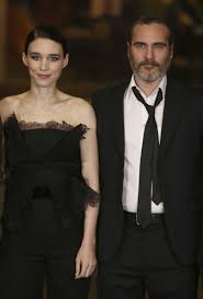 Joaquin phoenix adorably gassed up girlfriend rooney mara on golden globes red carpet. Rooney Mara Joaquin Phoenix Expecting First Child Report Wonderwall Com