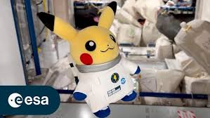 Pikachu se va de paseo por la Estación Espacial Internacional junto a una astronauta de la ESA
