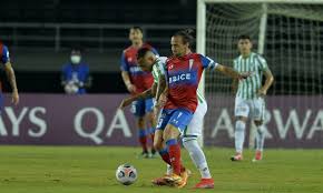 You can compare both teams here: Universidad Catolica Cayo En Colombia Frente Al Atletico Nacional En Su Estreno Por La Libertadores G5noticias